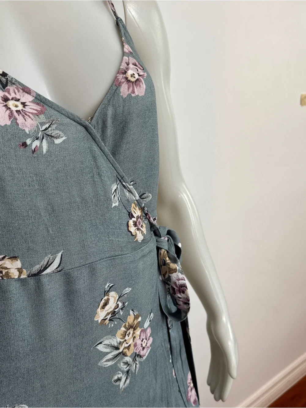 SALTWATER LUXE - Floral Wrap Mini Dress with adjustable straps. Medium - Picture 9 of 10